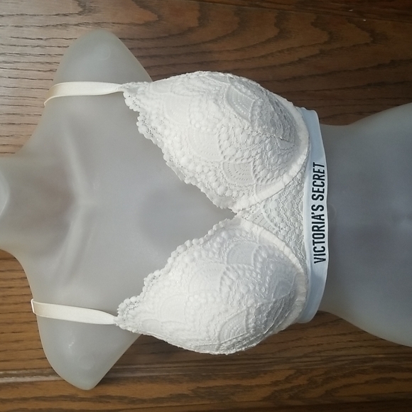 Victoria's Secret Other - VICTORIA SECRETS lighty lined demi bra 36DD